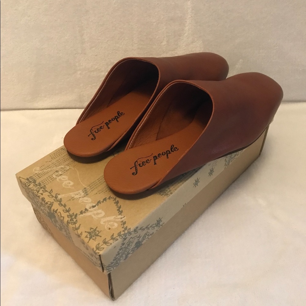 Free people Reese Flats size 39 (US 7.5) Worn one time. Retail:$100. Asking:$85